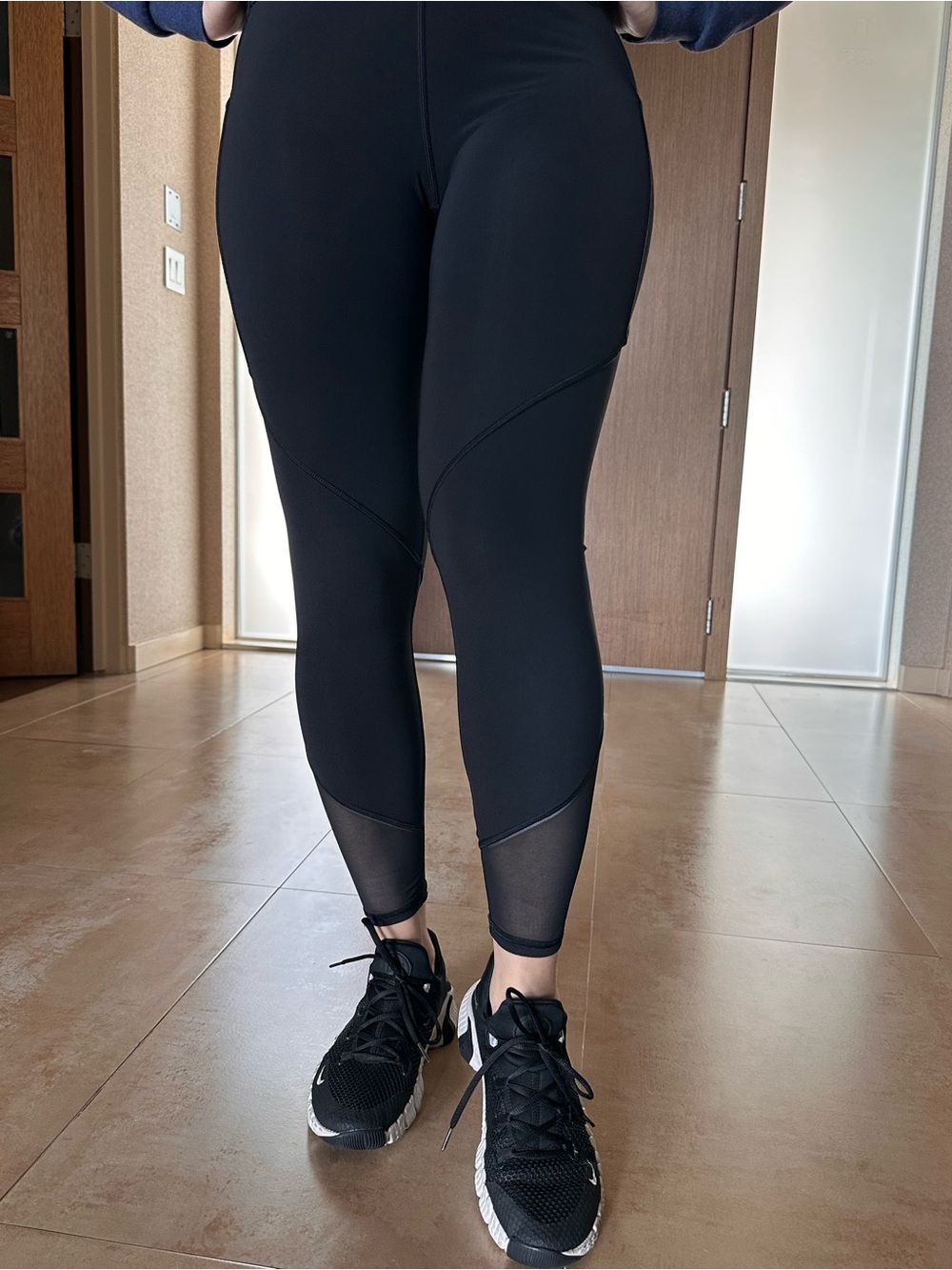 Lululemon Full Length Leggings with Mesh Panels - Black - Size 4 - Picture 3 of 8